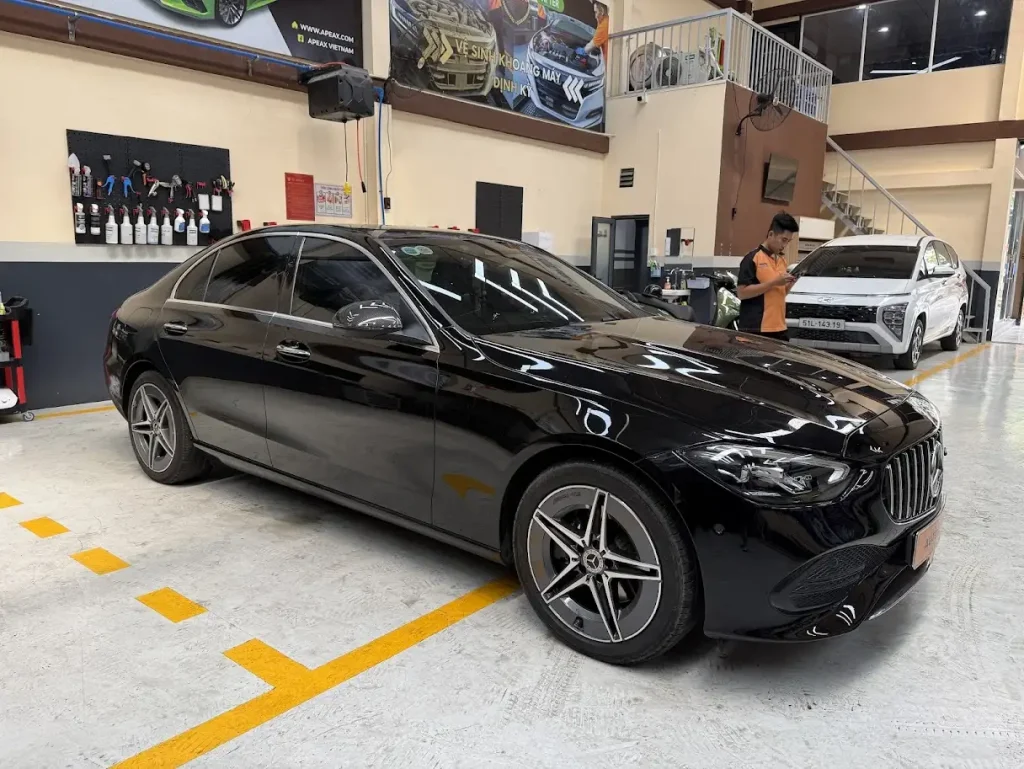 Dự án đánh bóng, vệ sinh xe và hiệu chỉnh sơn cho xe Mercedes benz (3) Dự án đánh bóng, vệ sinh xe và hiệu chỉnh sơn cho xe Mercedes benz (3)