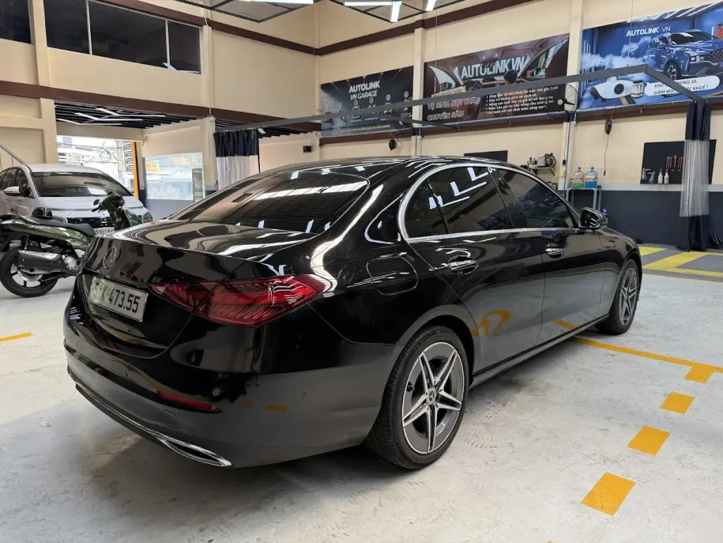 Dự án đánh bóng, vệ sinh xe và hiệu chỉnh sơn cho xe Mercedes benz (4) Dự án đánh bóng, vệ sinh xe và hiệu chỉnh sơn cho xe Mercedes benz (4)