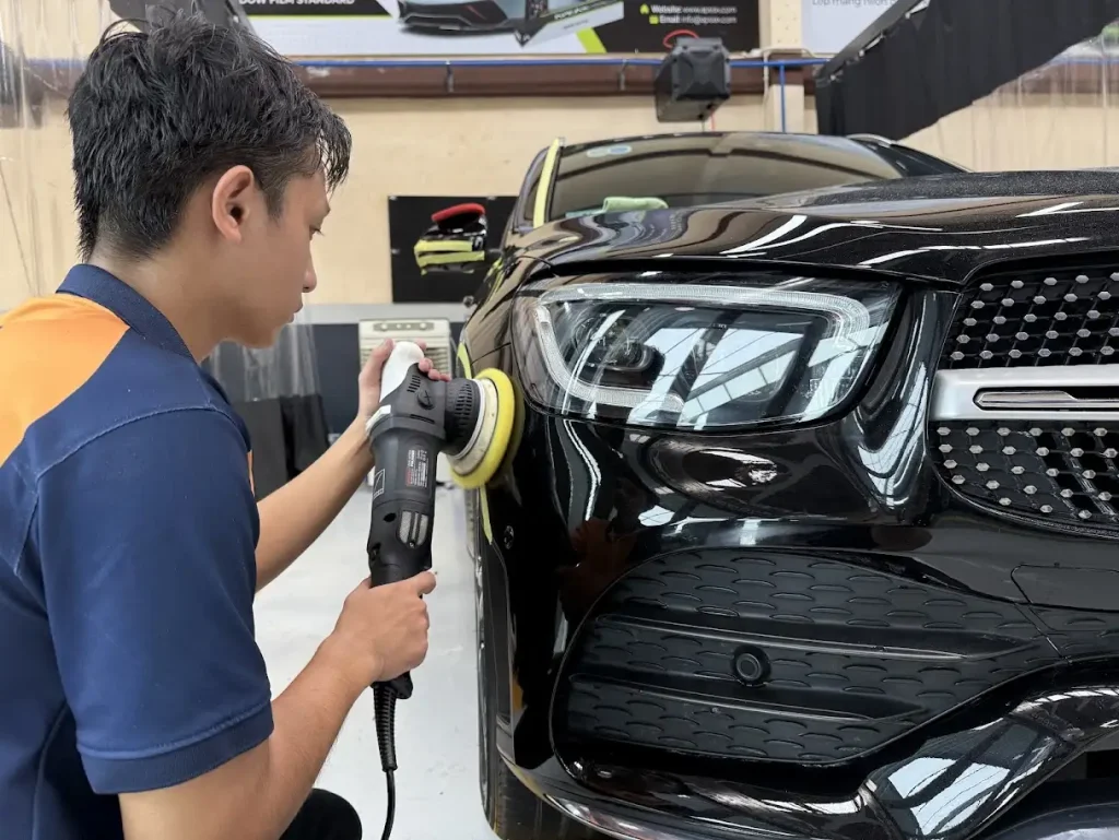Dự án đánh bóng, vệ sinh xe và hiệu chỉnh sơn cho xe Mercedes benz (7) Dự án đánh bóng, vệ sinh xe và hiệu chỉnh sơn cho xe Mercedes benz (7)
