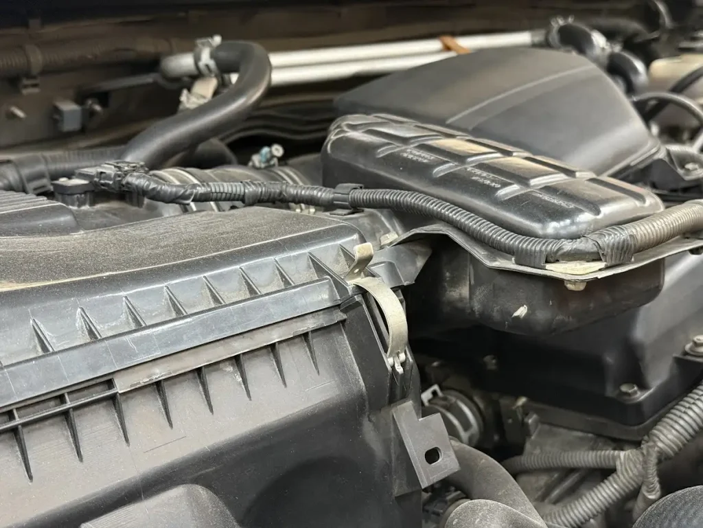 Dự án vệ sinh khoang máy cho xe Toyota (3)