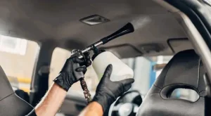 ve sinh tran xe bang gang tay Vệ sinh trần xe bằng găng tay trần xe ô tô autolink