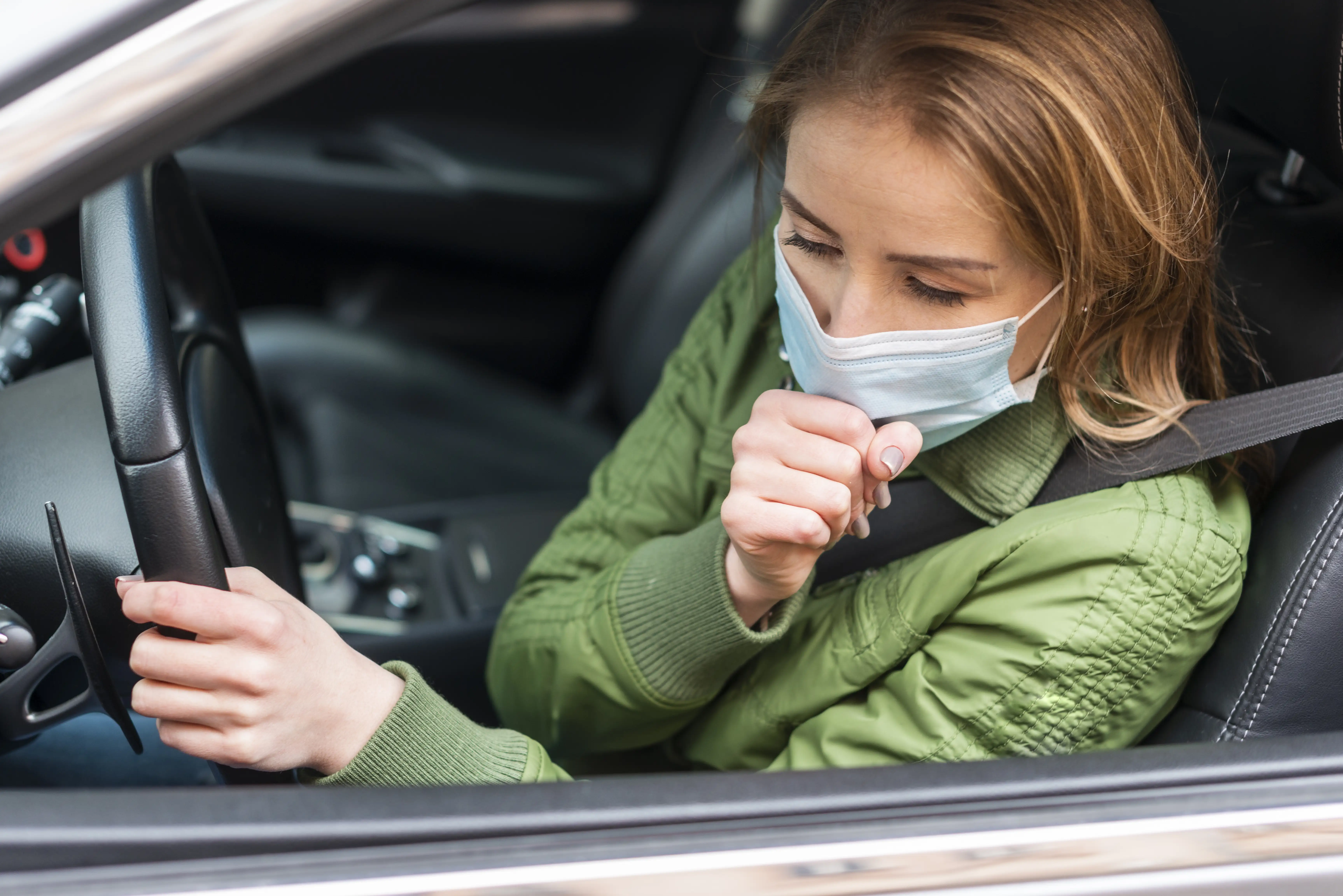 woman with protection mask her car coughing khu mui hoi xe