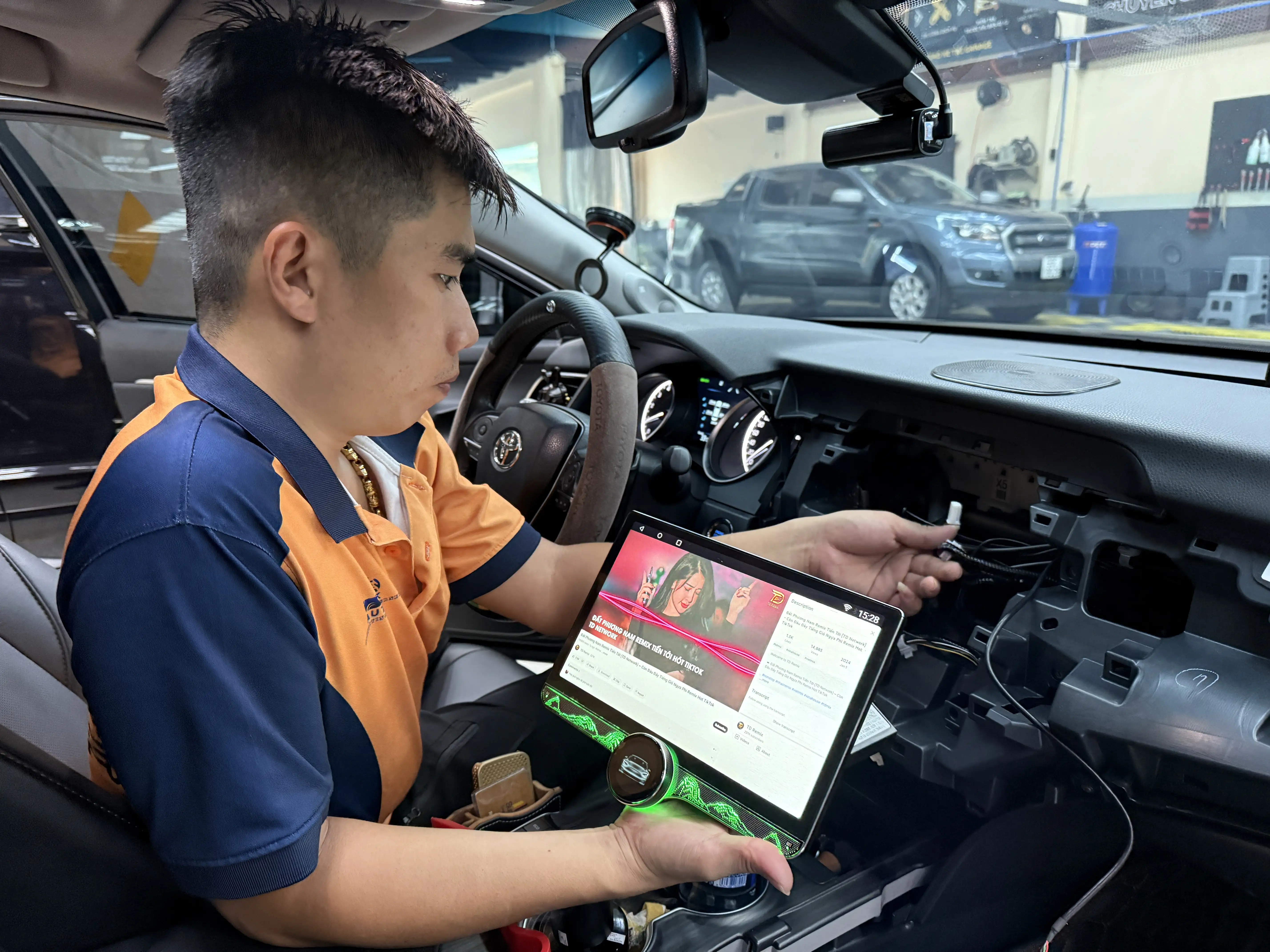 Dịch vụ lắp đặt màn hình android