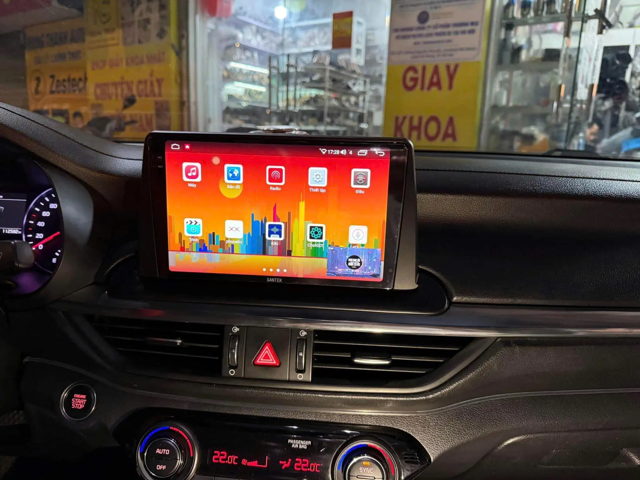 Màn hình ô tô Santek S600