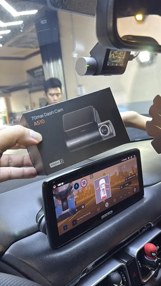 Bàn giao camera hành trình cho khách Bàn giao camera hành trình phụ kiện ô tô cho khách