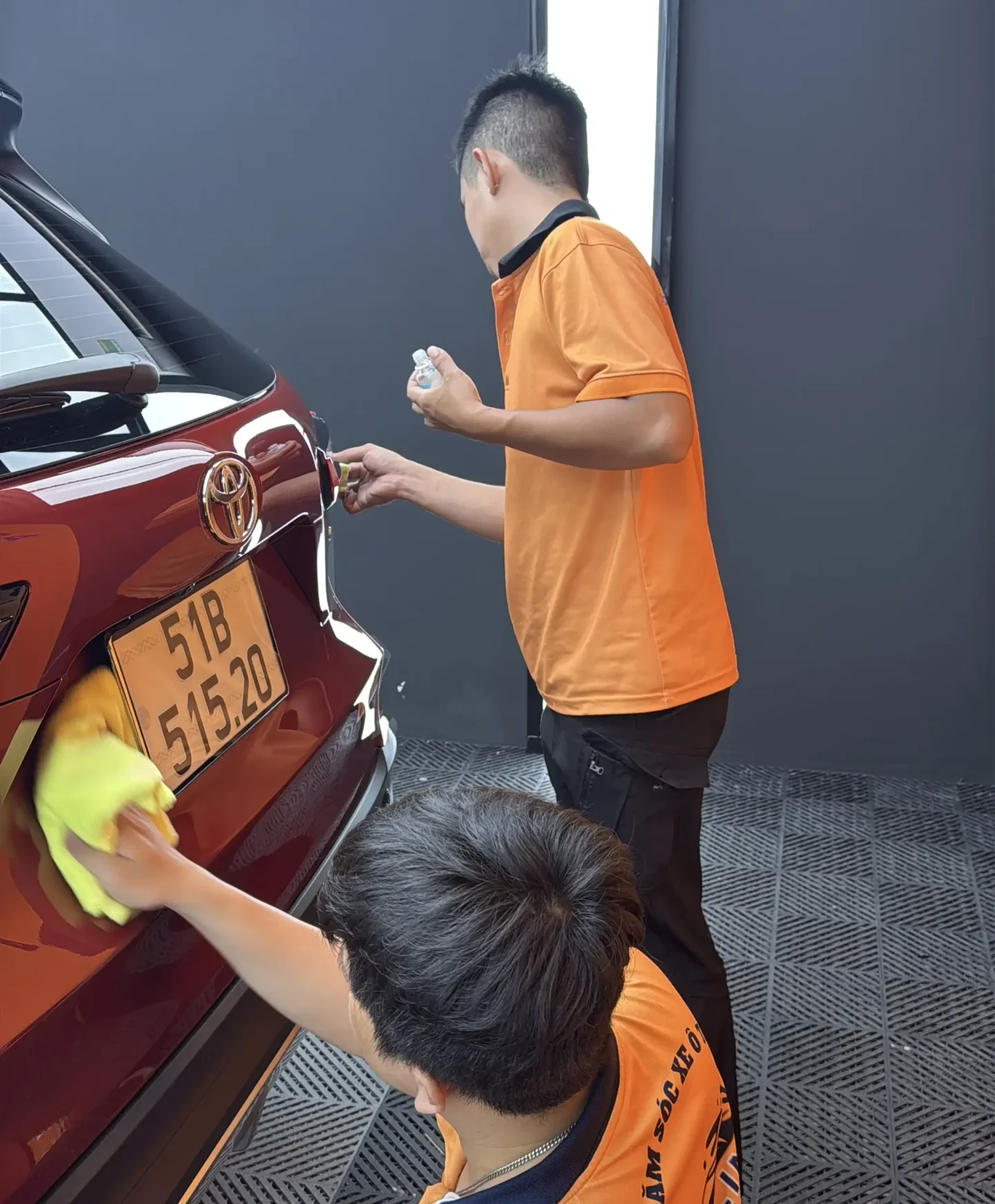 kỹ thuật viên và tay nghề thi công