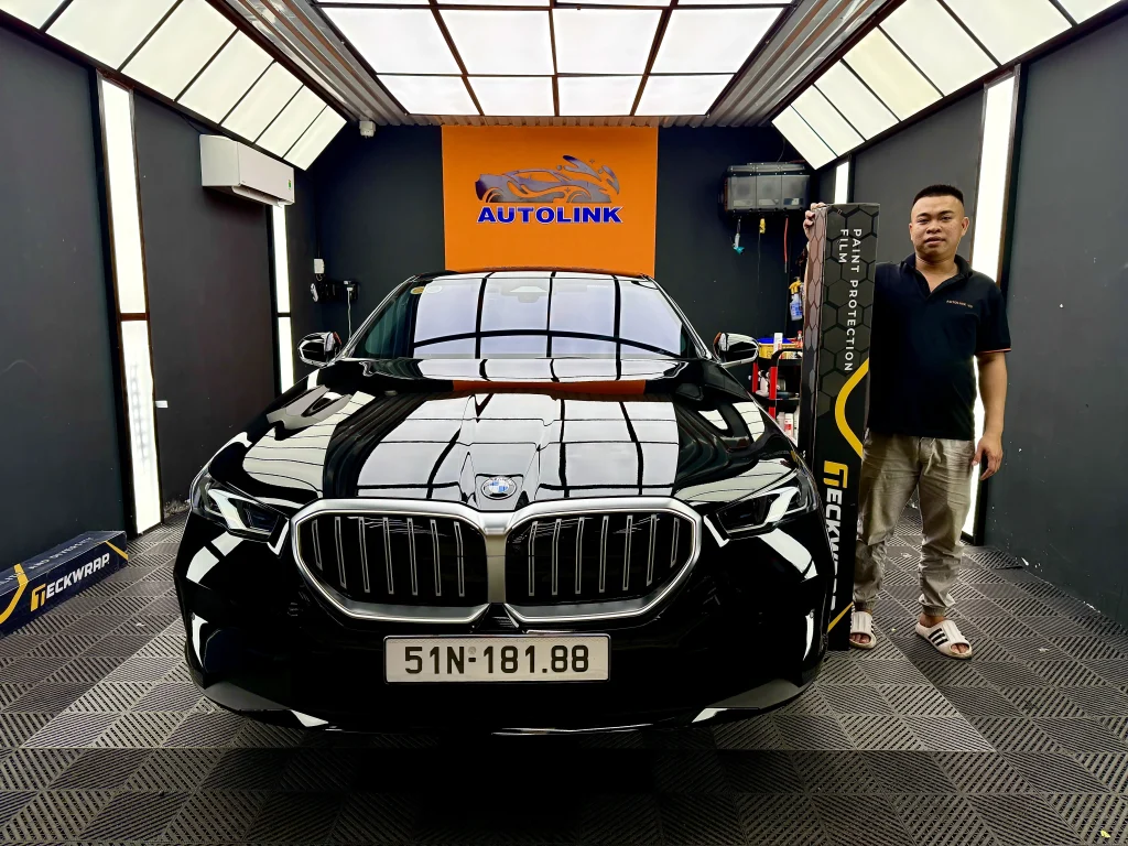 Dán phim PPF Teckwrap cho xe BMW 520i G60 Black Sapphire Dán phim PPF Teckwrap cho xe BMW 520i G60 Black Sapphire