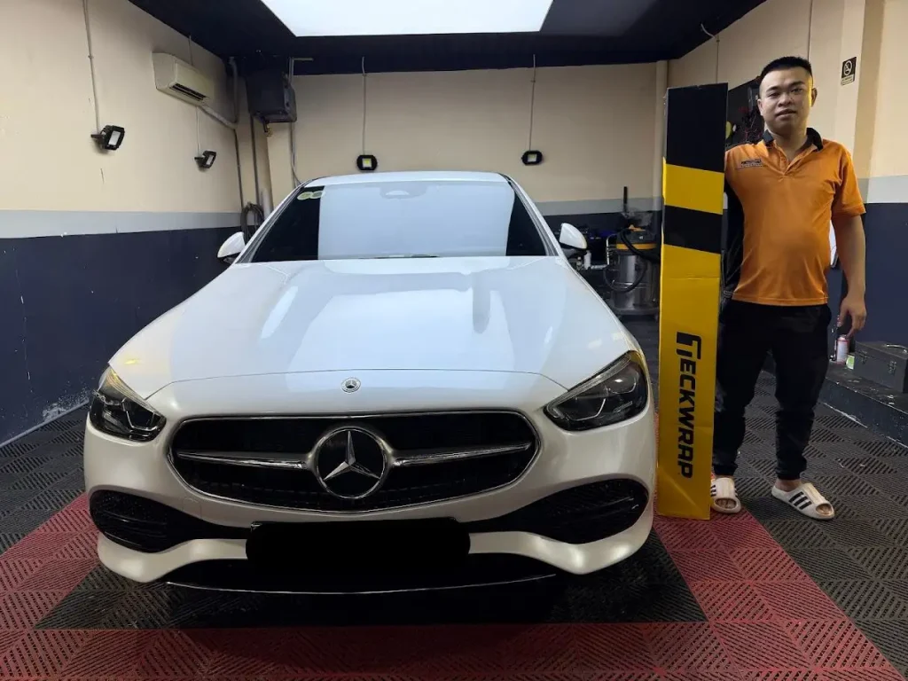 Dán wrap đổi màu trắng ngọc cho xe Mercedes C200 (2)