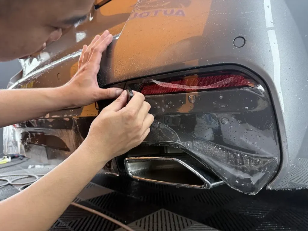 Dán PPF Teckwrap V75 đèn phản quang đuôi xe BMW 520i Dán PPF Teckwrap V75 đèn phản quang đuôi xe BMW 520i