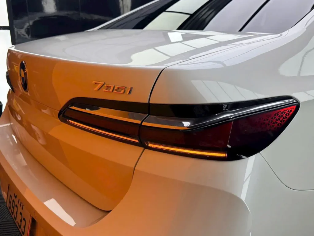 Đèn hậu xe BMW 735i sau khi dán PPF Teckwrap Đèn hậu xe BMW 735i sau khi dán PPF Teckwrap