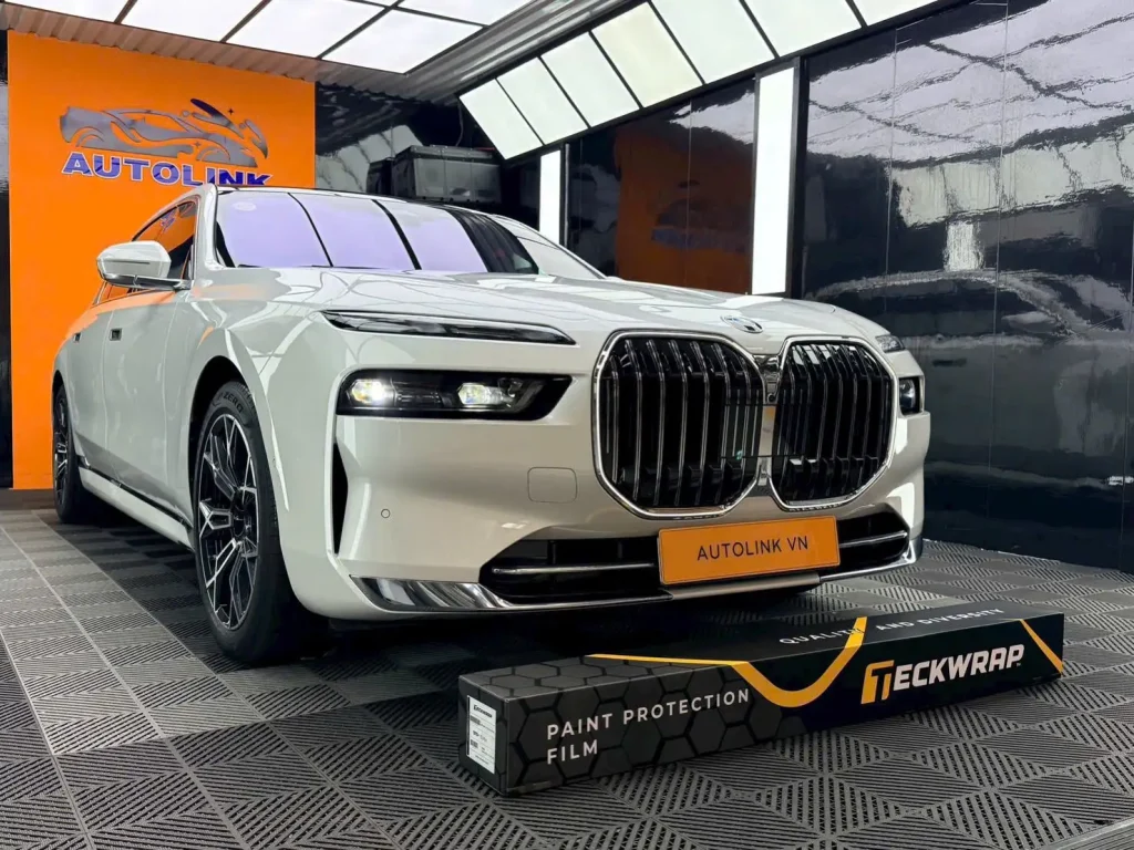 Dán phim PPF Teckwrap S75 cho xe BMW 735i Dán phim PPF Teckwrap S75 cho xe BMW 735i