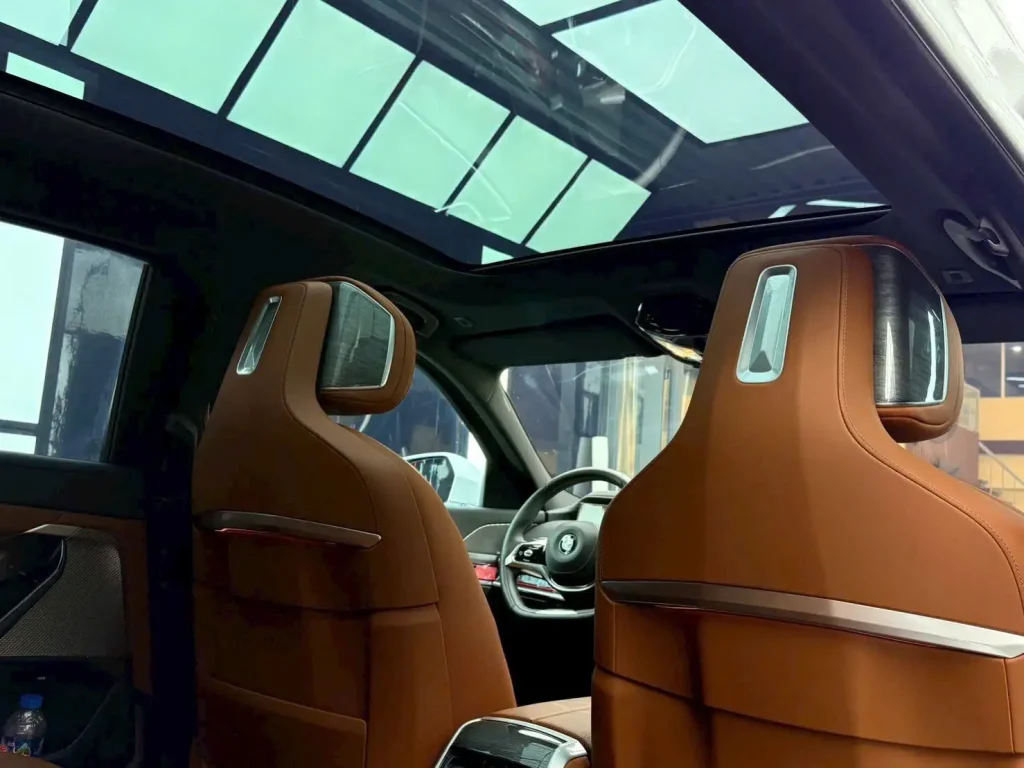 Dán phim cách nhiệt cho cửa sổ trời cho xe BMW 735i Dán phim cách nhiệt cho cửa sổ trời cho xe BMW 735i