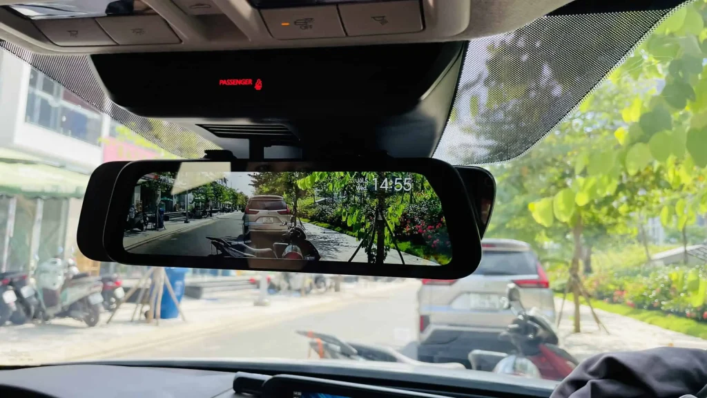 Lắp đặt camera hành trình cho ô tô