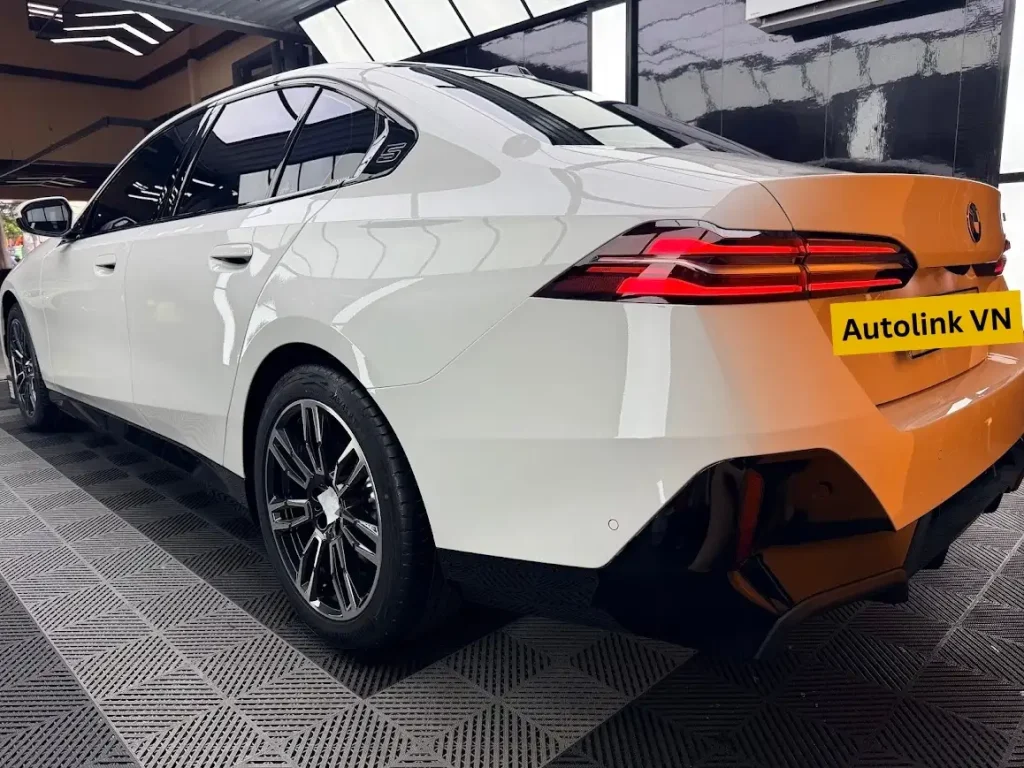 Dán PPF Teckwrap cho sườn đuôi xe BMW