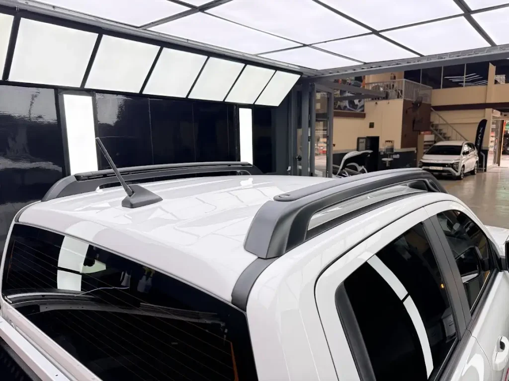 Dán PPF Teckwrap cho trần xe FORD STORMTRAK