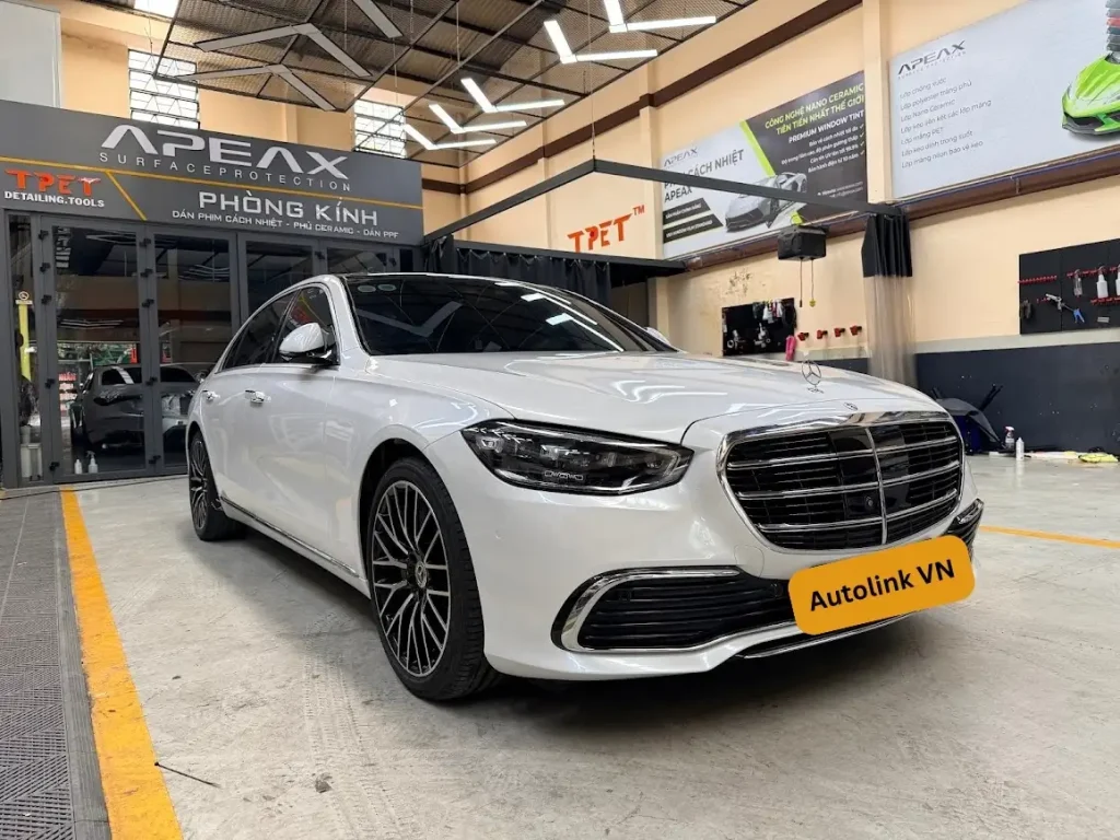Dán PPF đổi màu trắng cho xe Mercedes S450