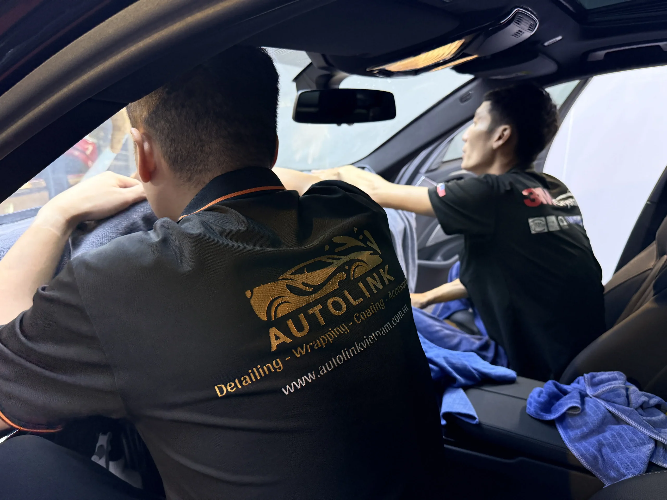 Dán phim cách nhiệt 3M Crystalline cho kính lái xe BMW 530i Dán phim cách nhiệt 3M Crystalline cho kính lái xe BMW 530i