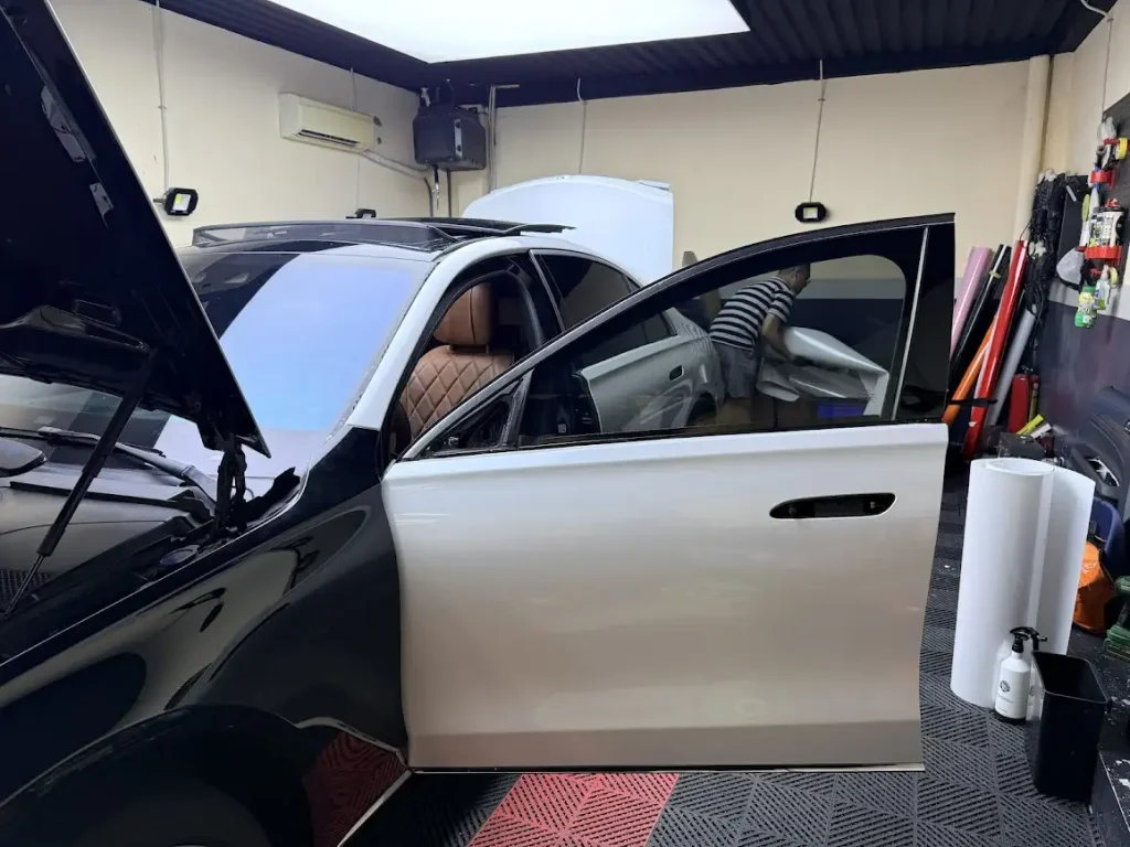 Dán phim đổi màu trắng Teckwrap cho xe Mercedes S450