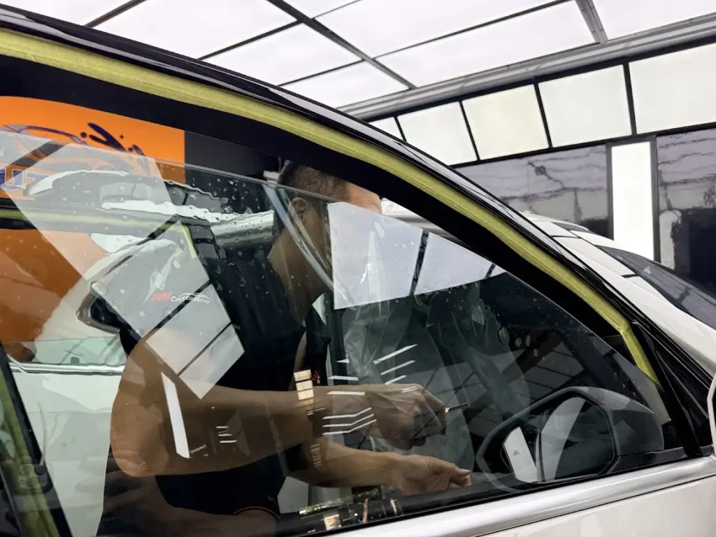 Dịch vụ dán phim cách nhiệt ô tô 3M tại Autolink