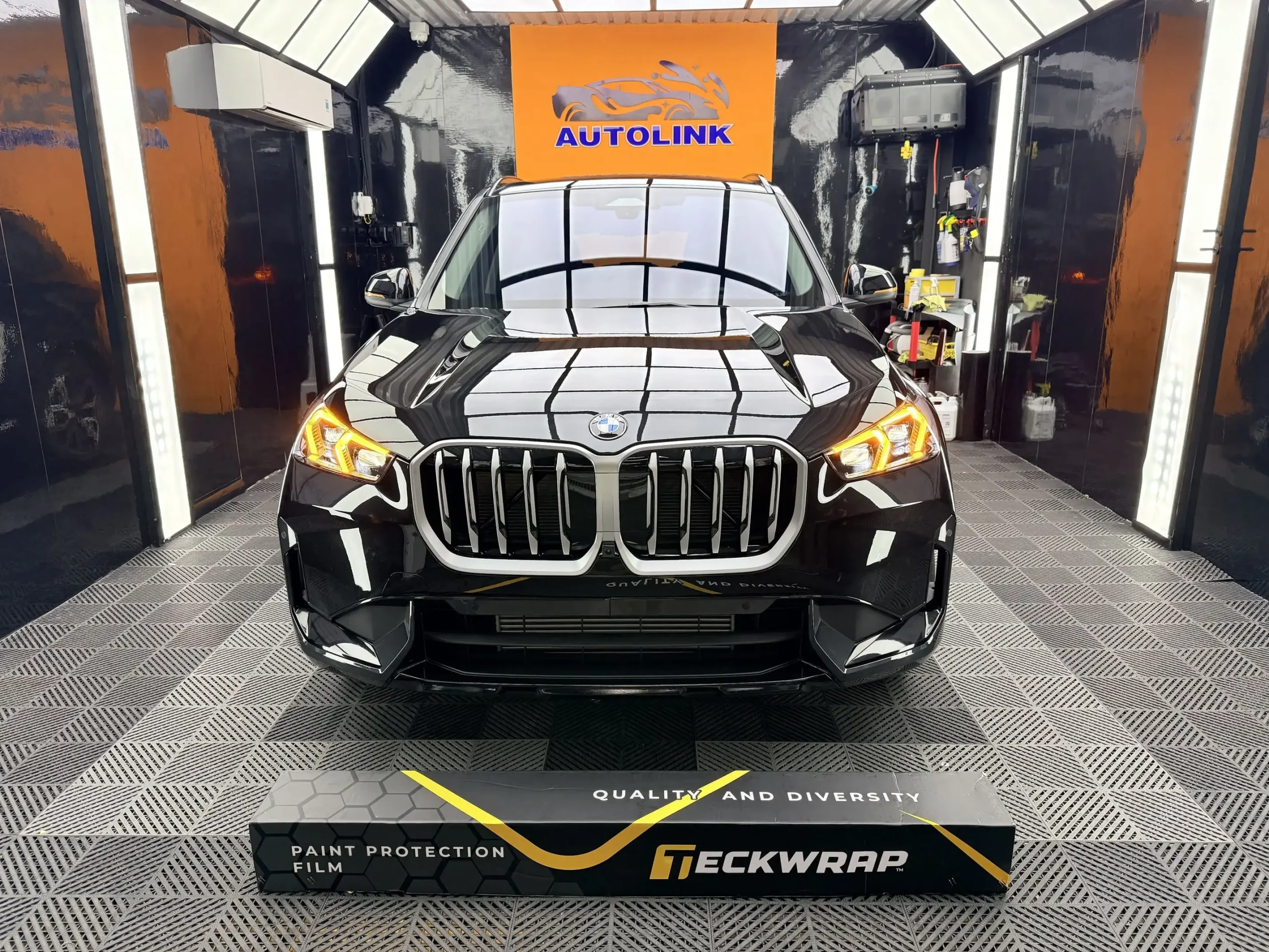 Bàn giao xe BMW X1 dán PPF Teckwrap V85 tại Autolink Việt Nam Bàn giao xe BMW X1 dán PPF Teckwrap V85 tại Autolink Việt Nam
