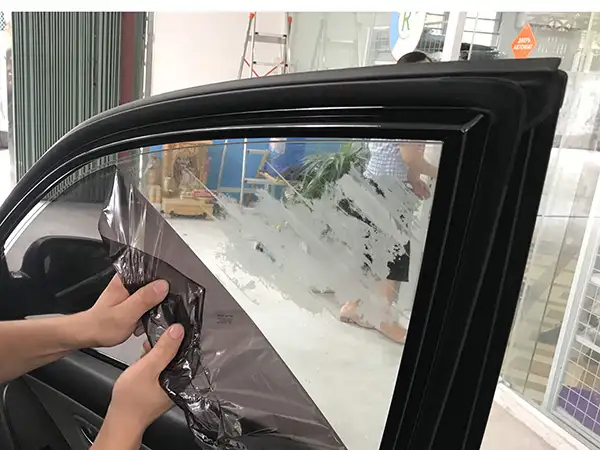 Có nên bóc phim cách nhiệt cũ tại nhà không Có nên bóc phim cách nhiệt cũ tại nhà không
