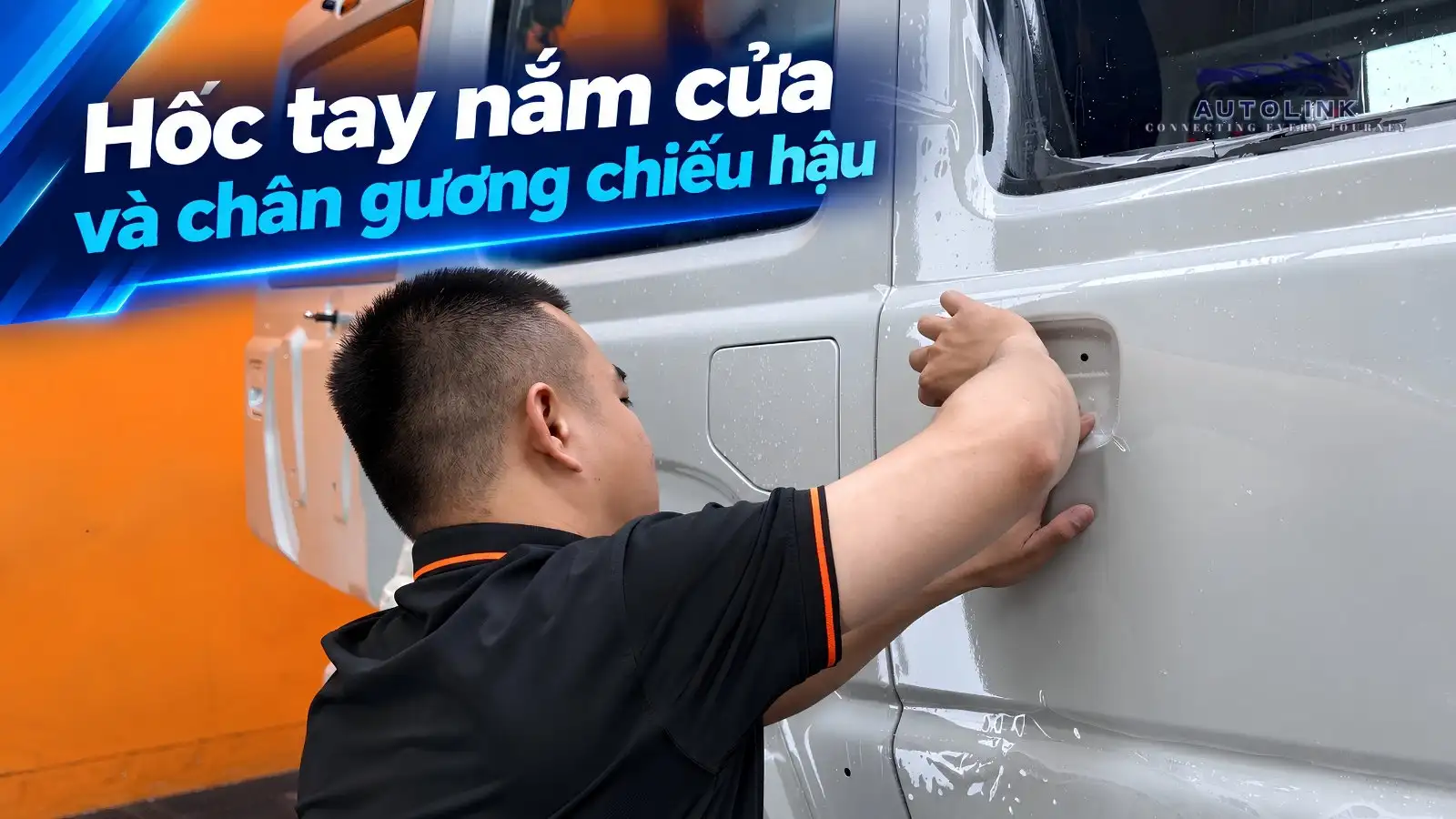 Kiểm tra hốc tay nắm và chân kính chiếu hậu Kiểm tra hốc tay nắm và chân kính chiếu hậu