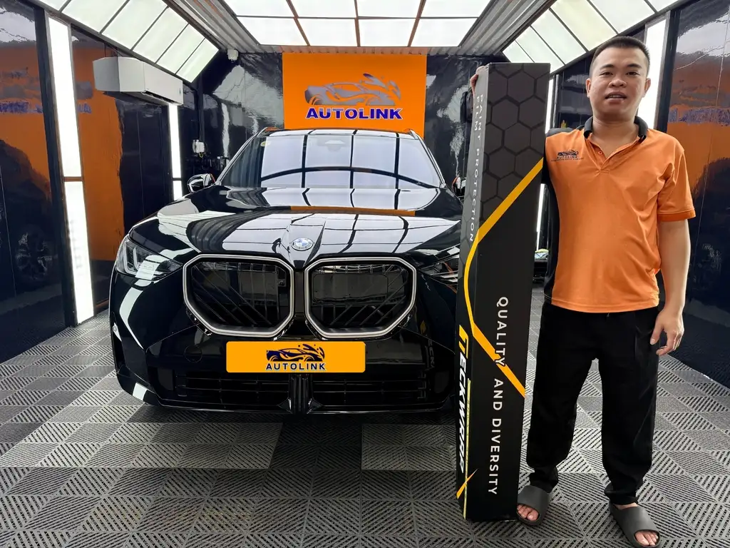 Kỹ thuật viên Autolink bàn giao xe BMW X3 G45 dán PPF Teckwrap Kỹ thuật viên Autolink bàn giao xe BMW X3 G45 dán PPF Teckwrap