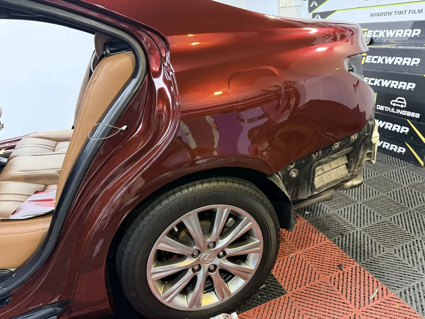Thi công dán wrap bọc lòng cửa xe Lexus ES tại Autolink Thi công dán wrap bọc lòng cửa xe Lexus ES tại Autolink